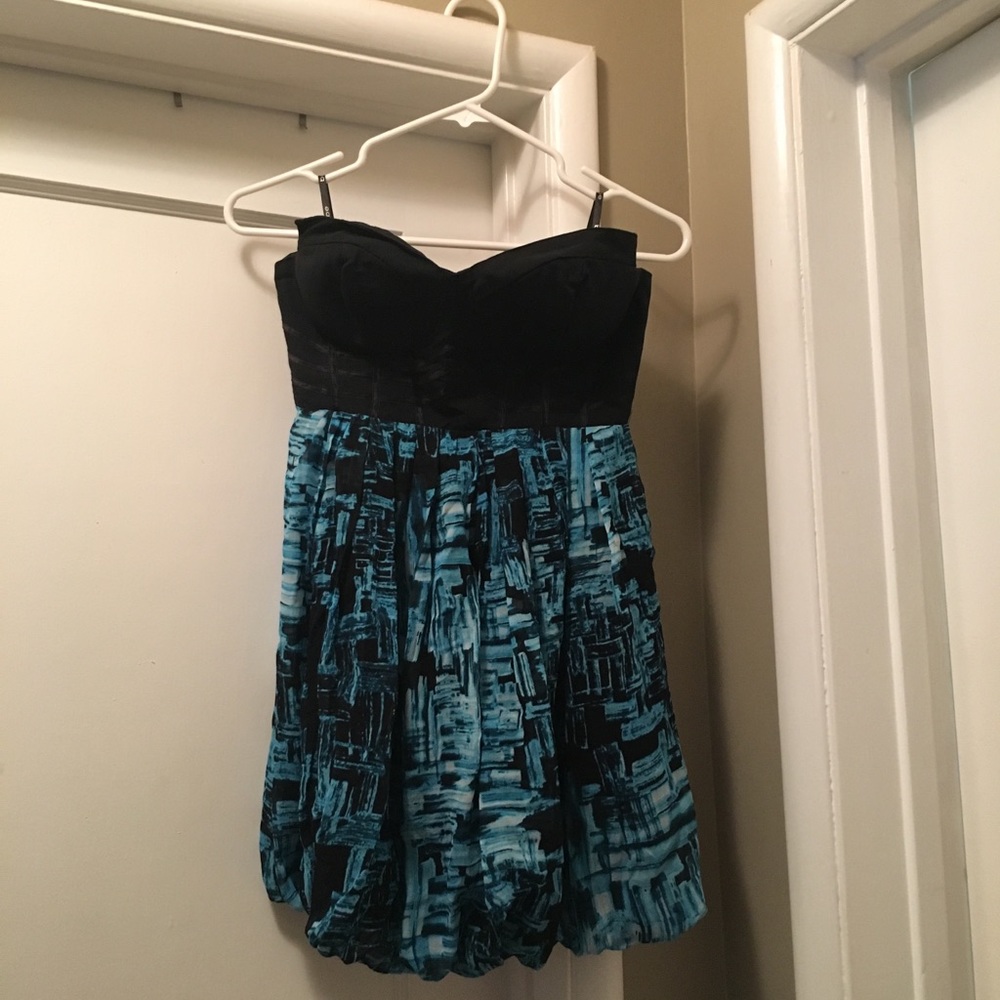 Bebe Dress - Picture 2 of 8